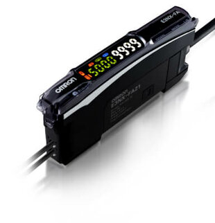 Amplificateur à fibre optique de la série E3NX-FA, 1 canal, tension d'alimentation = 10-30VDC, double affichage numérique, Smart-Tuning, modèle infrarouge, 1 sorties NPN, raccordement câble 2m, 3 fils